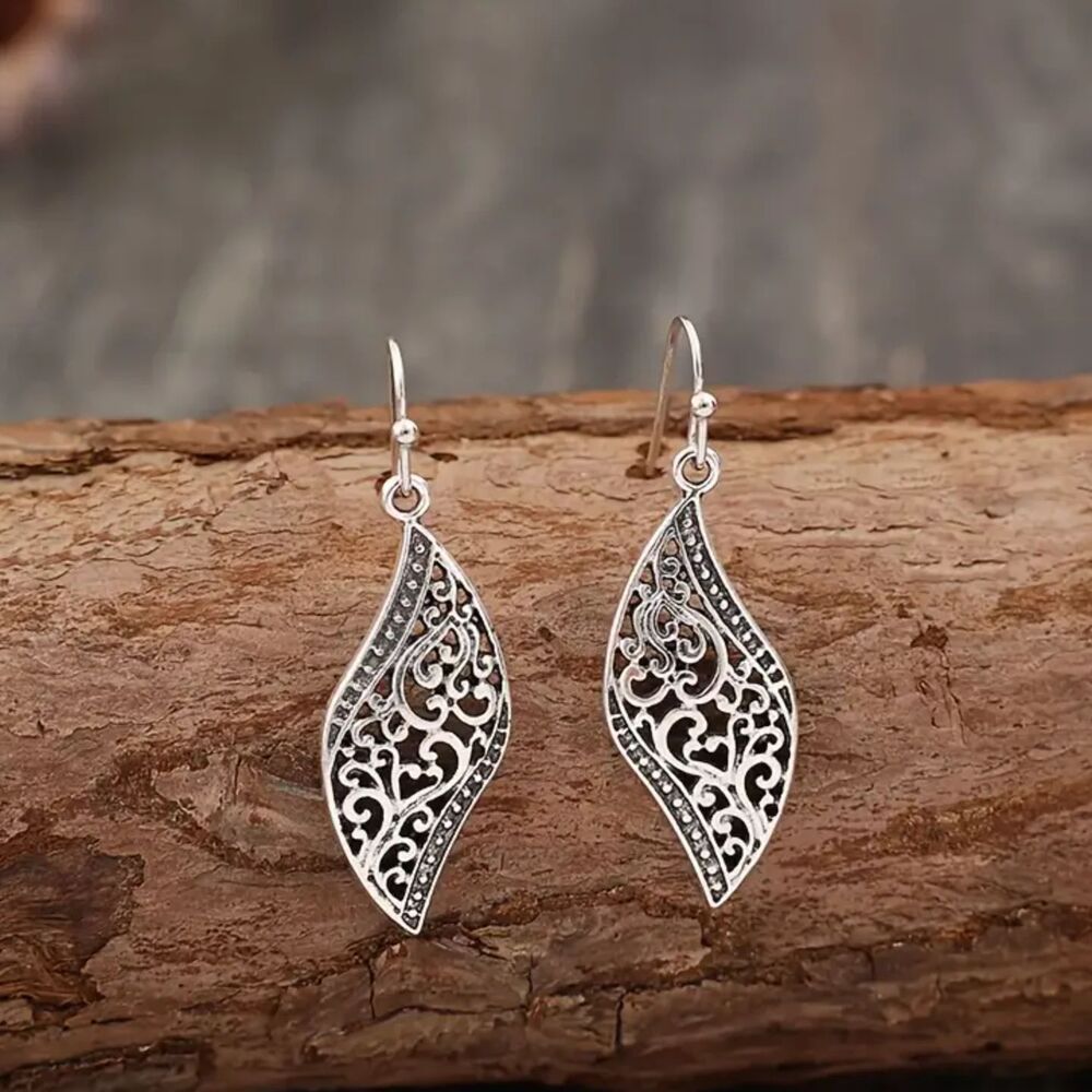 Silver Wavy Filigree Drop Earrings Dangle Pendant Charm Etched Lghtwght Retro - Picture 3 of 5